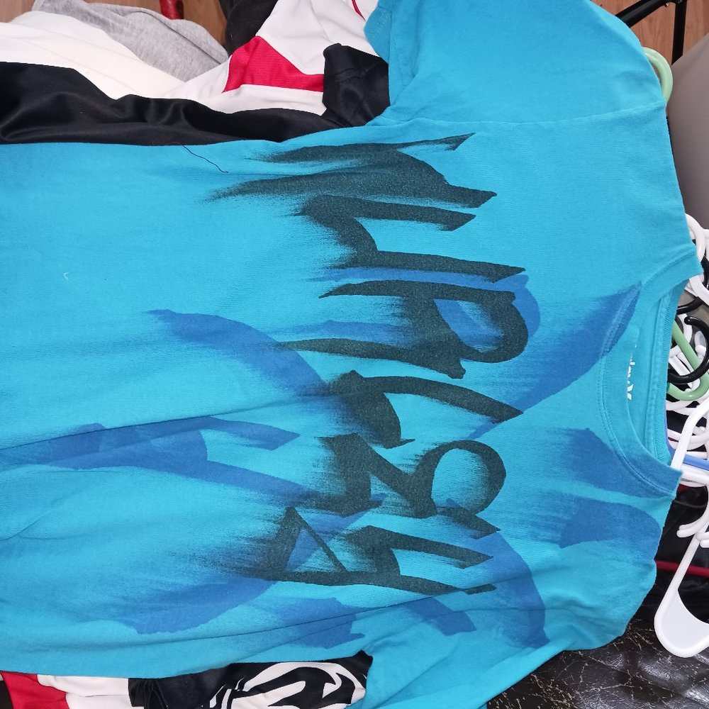 brand new hurley shirt S never wear graffiti style bleu